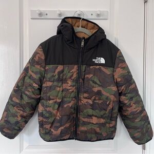 The North Face Boys Reversible Jacket - Camo Puffer/ Sherpa Fleece - Size XS (6)